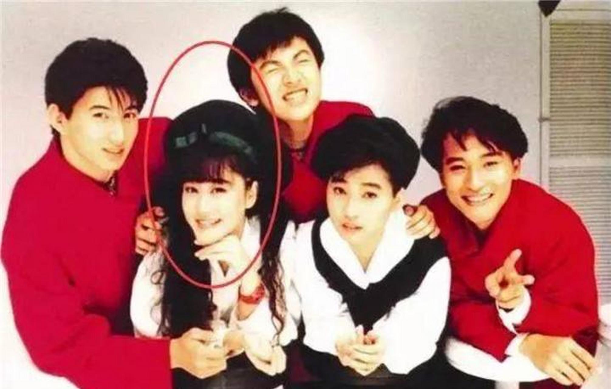 2002年的时候,于佳卉和好姐妹蒋勤勤翻脸.