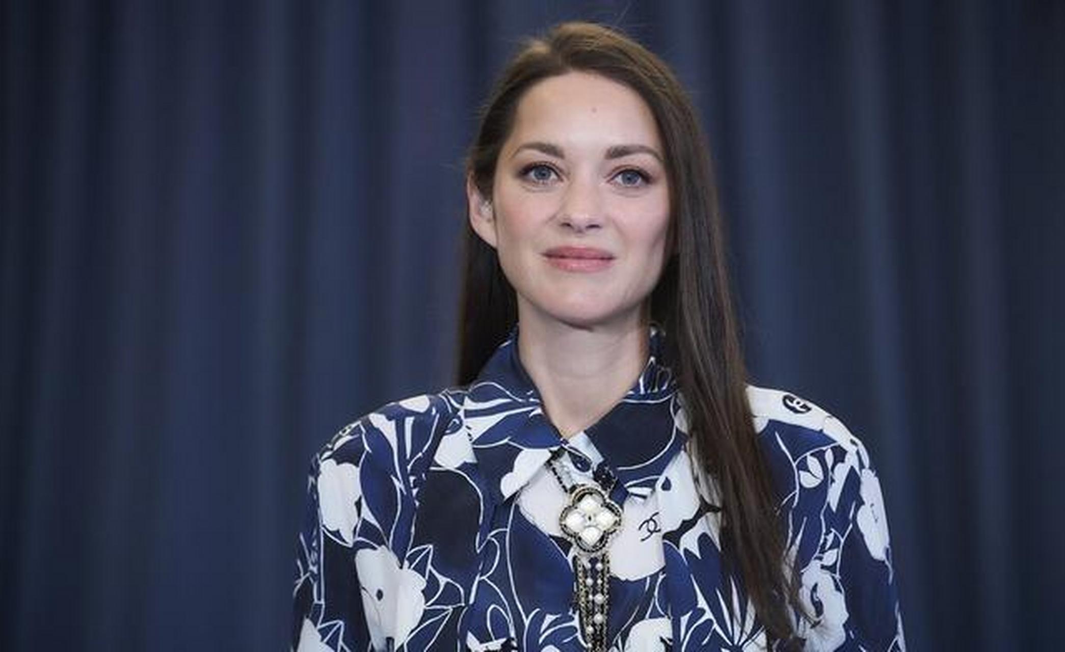 玛丽昂-歌迪亚参加《火刑柱上的贞德》photocall 优雅庄重漂亮大方