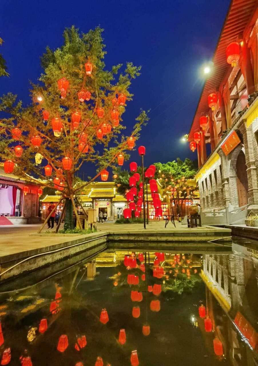 灯笼高高挂  古镇夜色美【原创】石家庄平山县红崖古镇,草木之间,砖瓦