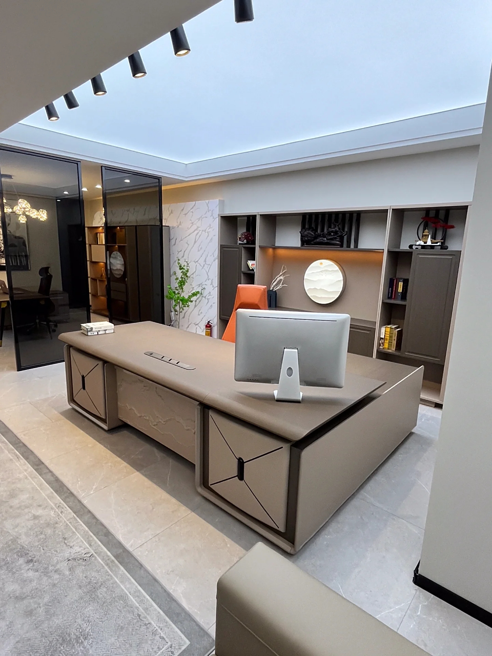 国潮轻奢风,3d镂刻办公桌震撼登场!  你们见过这样的办公桌吗?