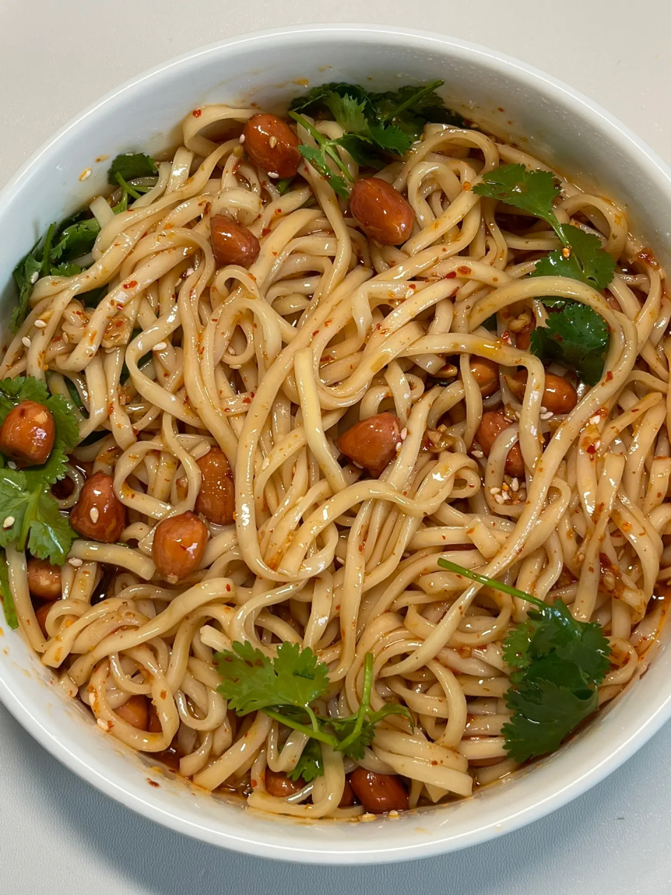 食材:香菜,花生米,面 做法: 16615料汁:准备辣椒粉,蒜末,芝麻浇