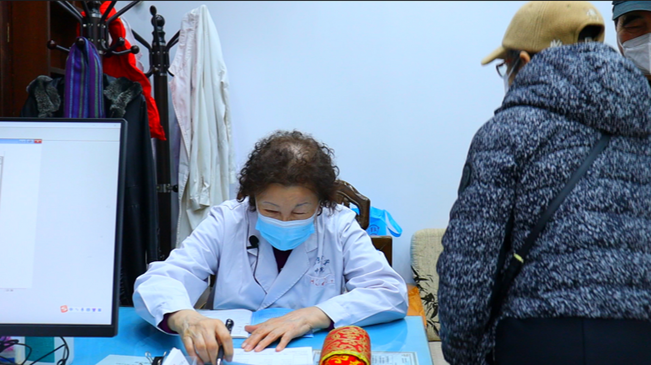 大家好,我叫关天瑜,今年81岁.