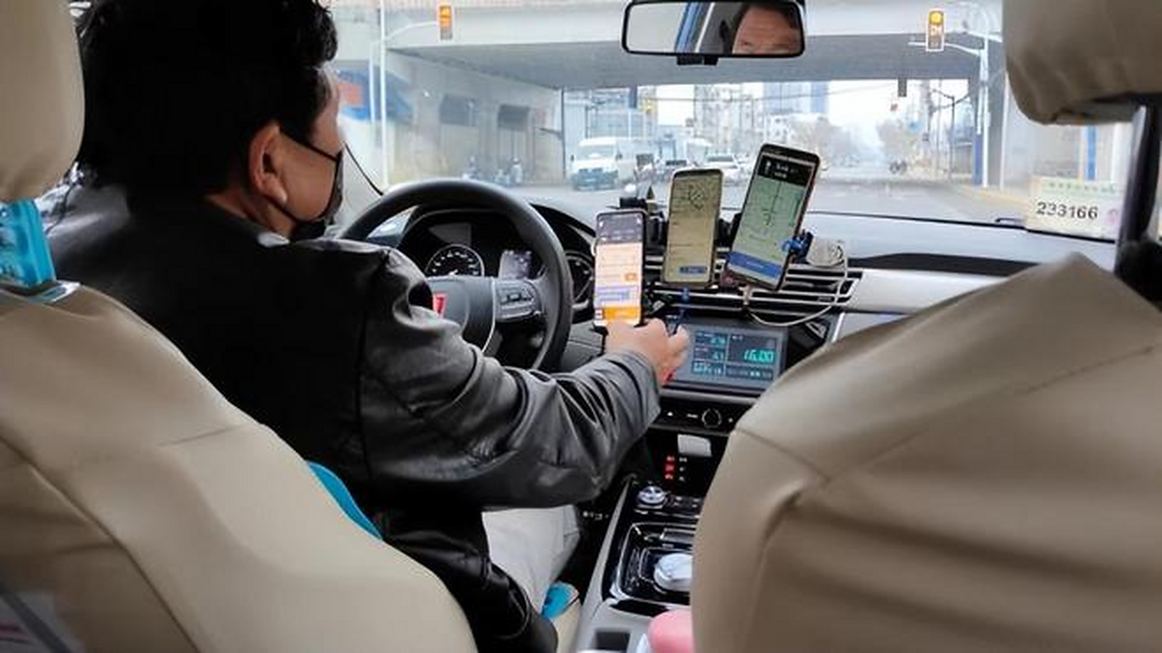 跑了两天网约车,共开了575公里,却被乘客说"你话太多了".