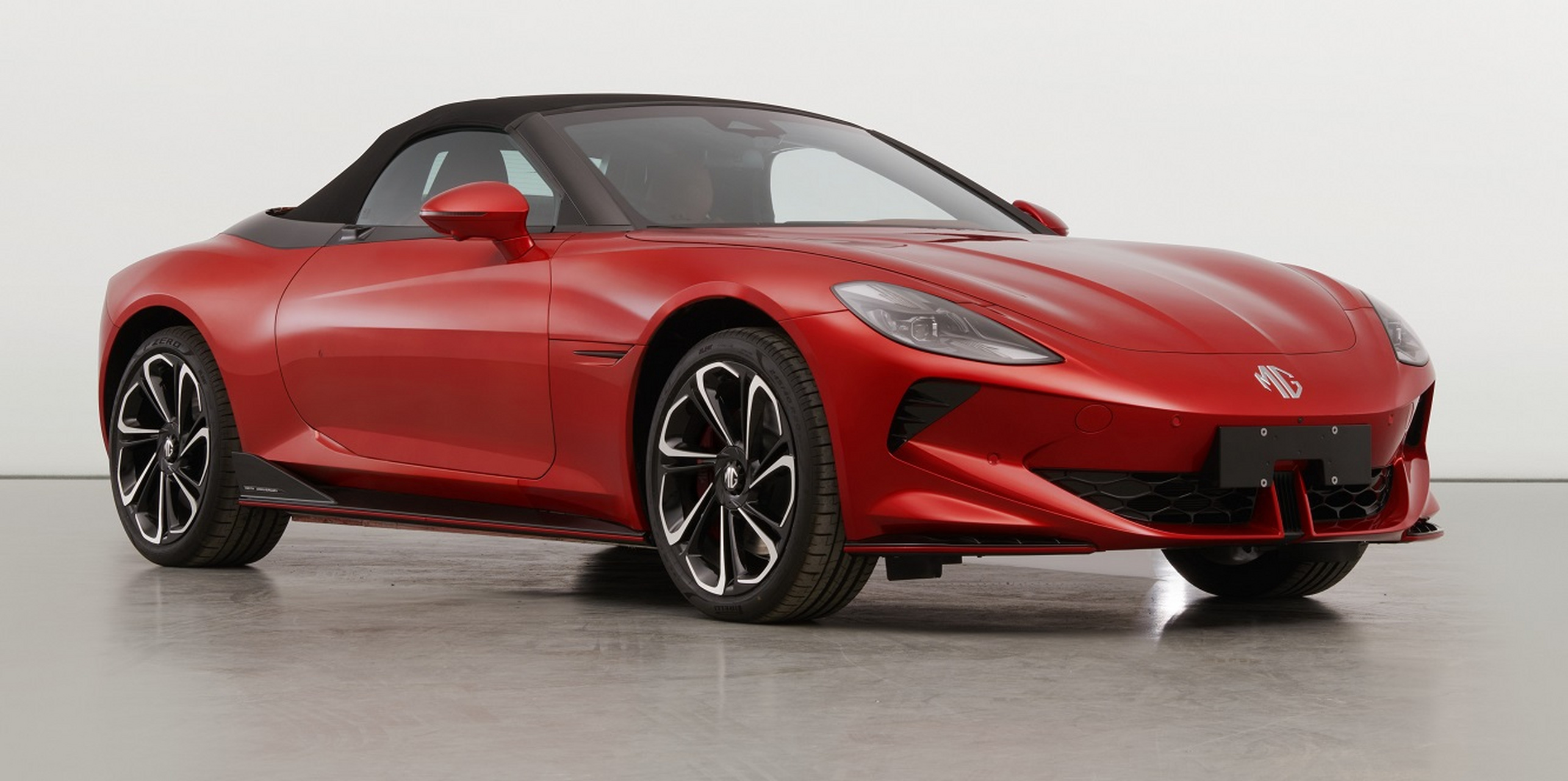 【名爵cyberster量产版申报图】mg cyberster定位纯电双门跑车,采用