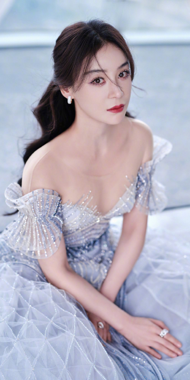 袁姗姗红唇纱裙美得像个仙子一样