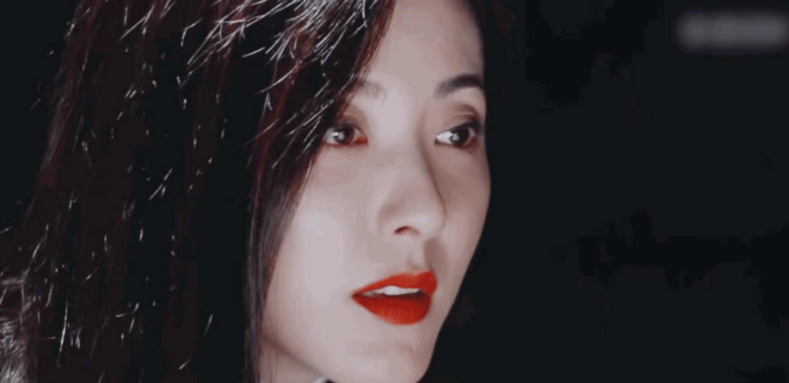 曾黎很漂亮,关键演技还是那么好,一颦一笑都散发着成熟女人的魅力