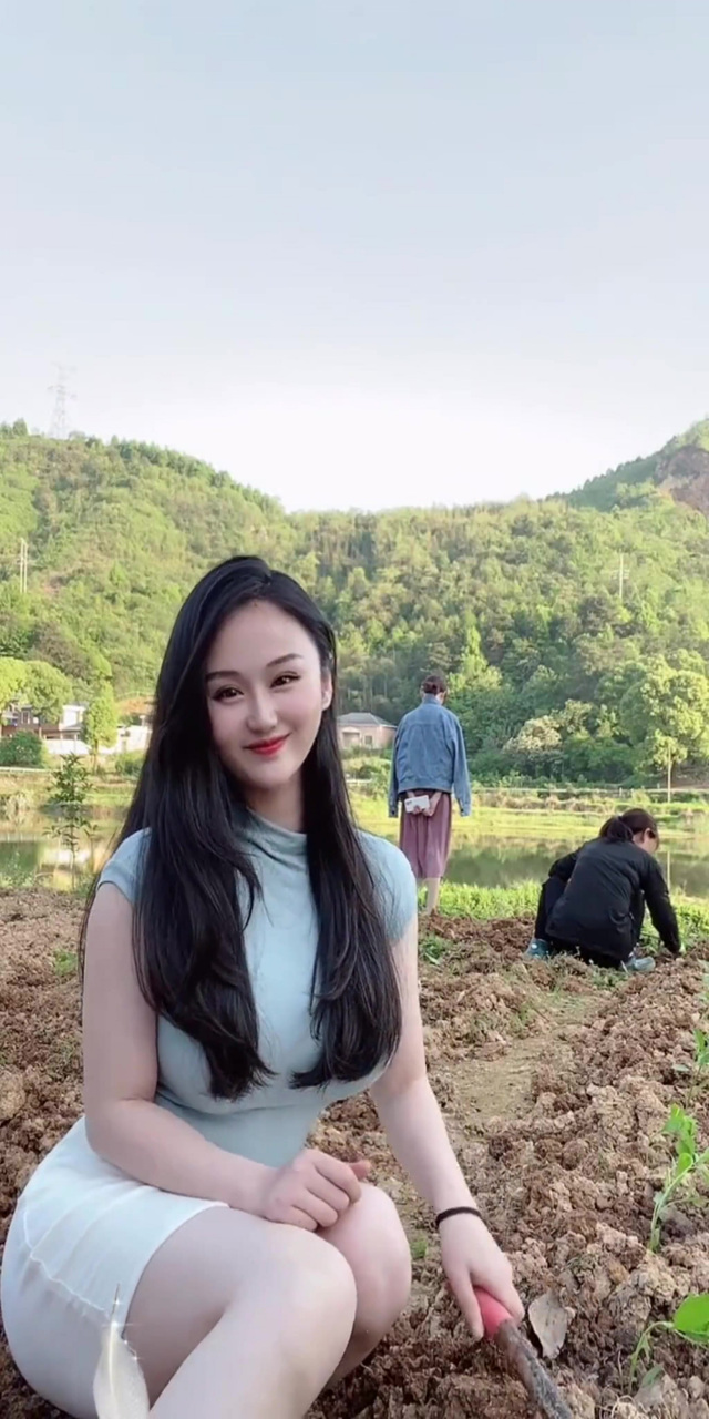 漂亮又贤惠的农村女孩