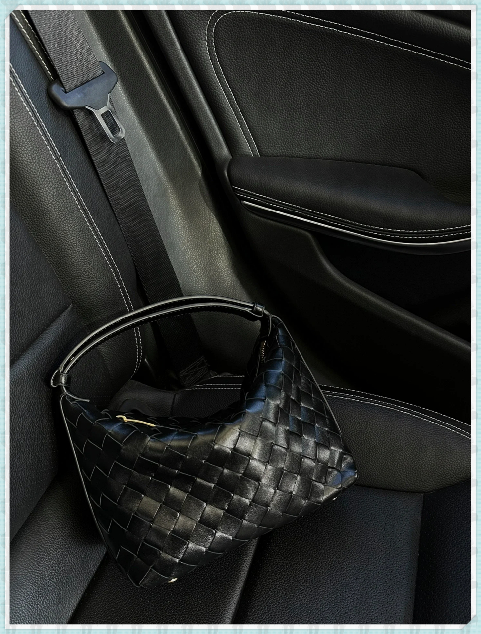 哦原来是bottegaveneta胖墩墩的饭盒包  bv这款饭盒包真的是胖胖的但