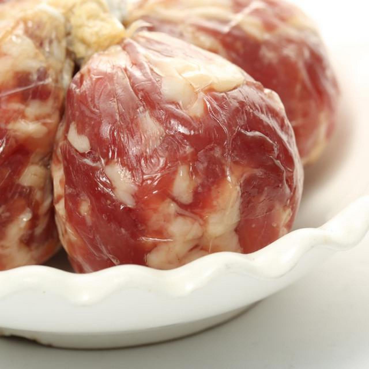 南京人过年最爱吃的南京香肚是江苏南京地区汉族传统名莱,历史悠久