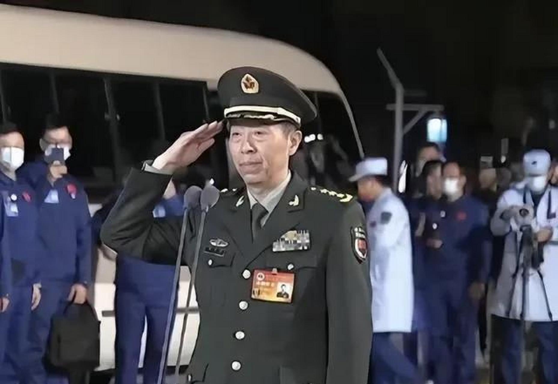 当时担任中央军委装备发展部部长的正是中将李尚福.