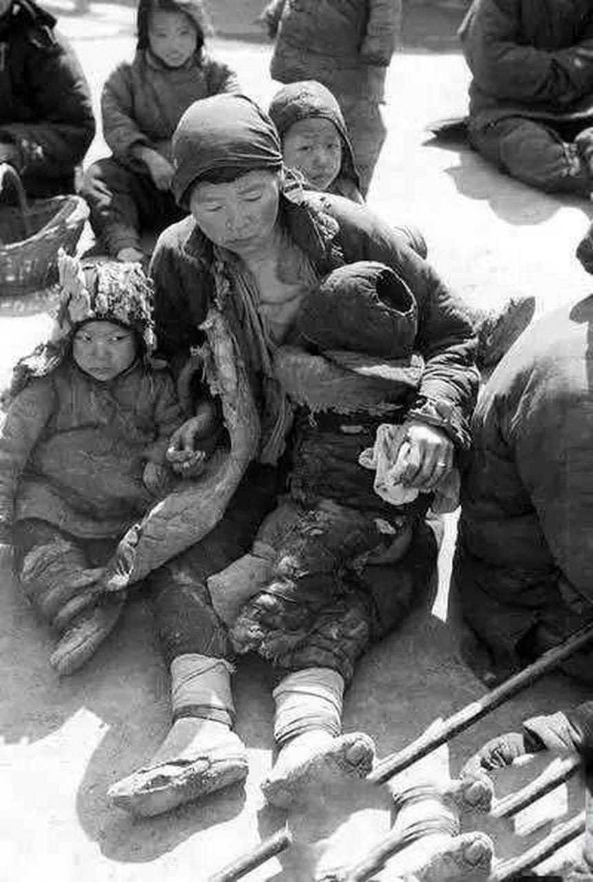 1942年—1943年中原大饥荒时,仅河南一省被活活饿死的饥民,据官方的不
