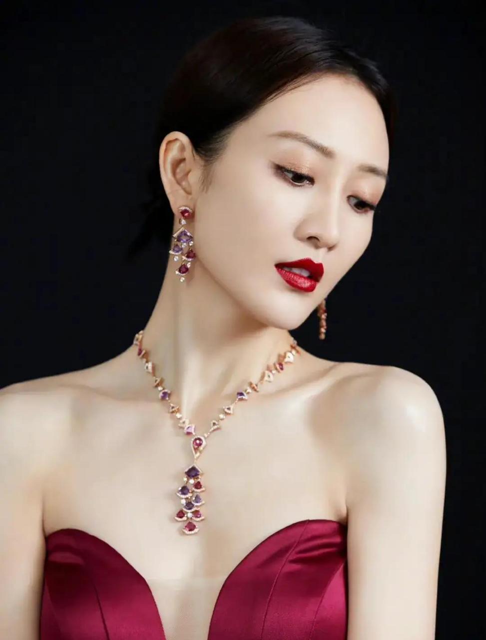 王鸥沸腾之夜造型好美!