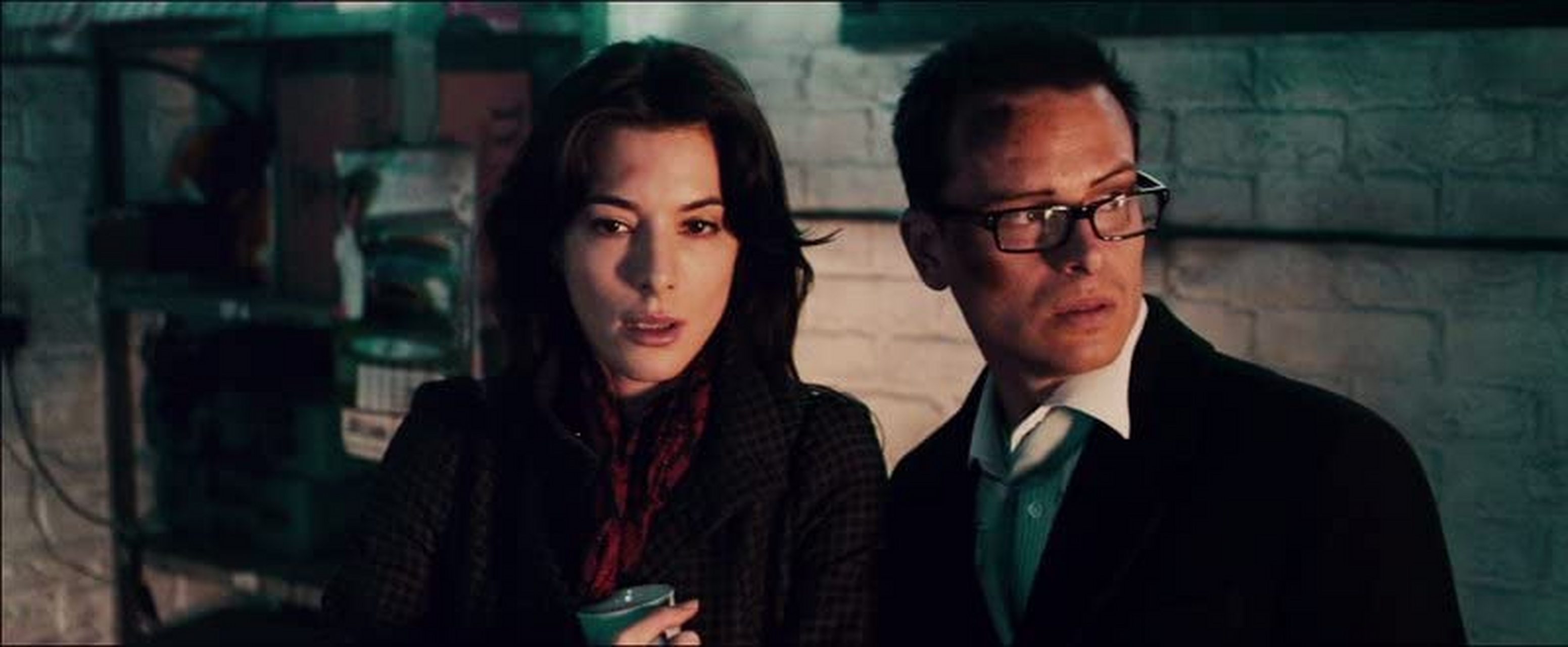 电影《魔鬼游乐场》讲述了当世界屈服于僵尸启示录时,坚强的雇佣兵