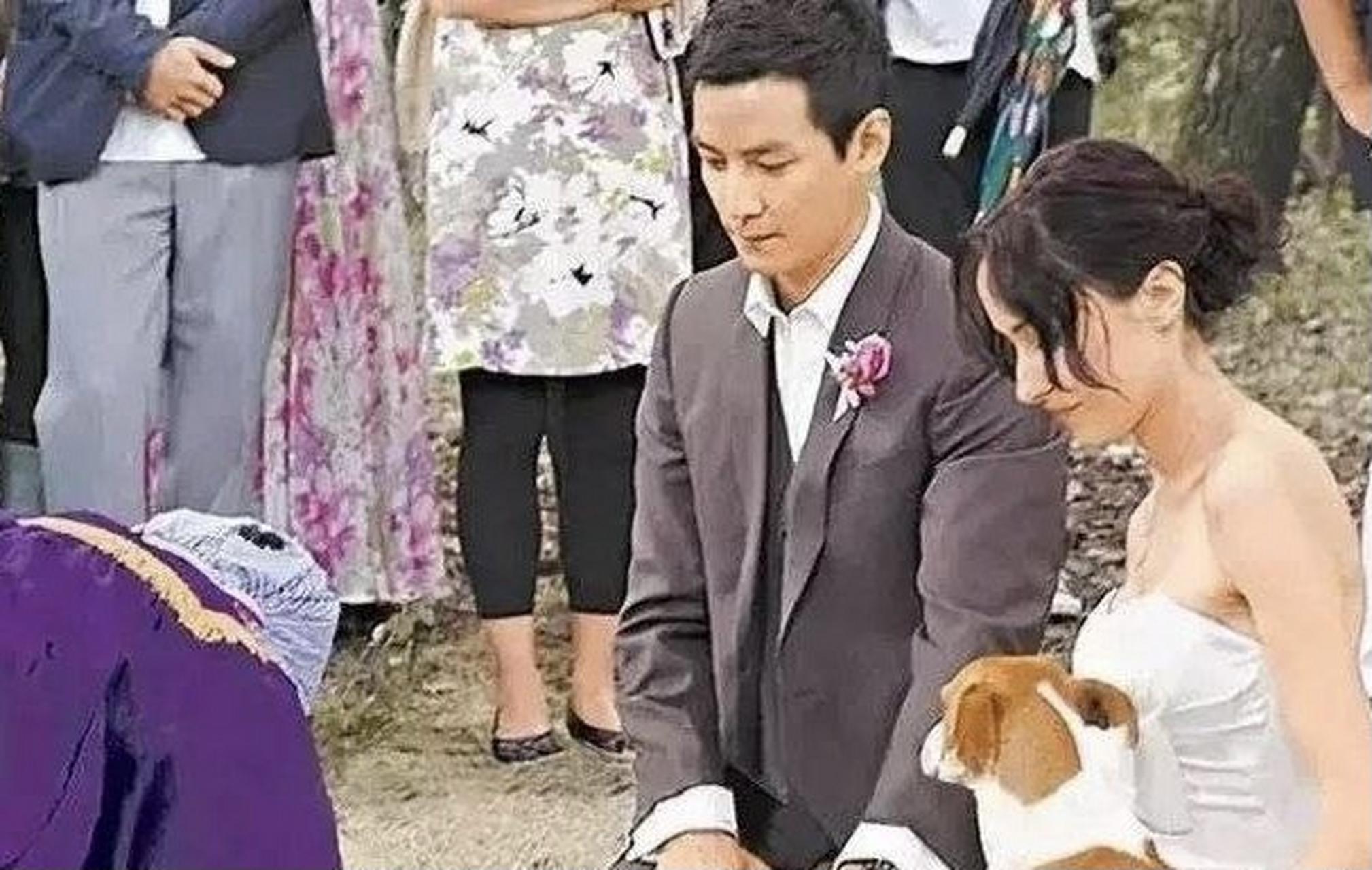 吴彦祖庆祝结婚11周年# 吴彦祖晒出在南非举办婚礼的照片,庆祝与妻子