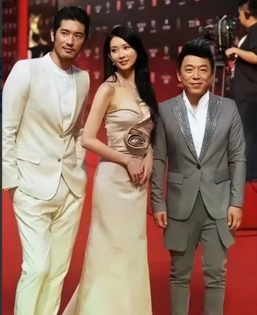 黄渤,高以翔(原名:曹志翔),林志玲曾经的合影.