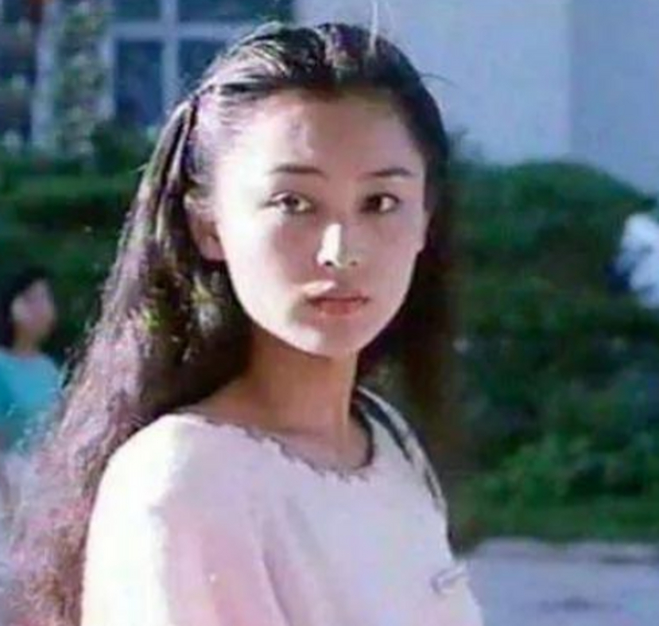 陈红年轻时有多美,挺着孕肚大闹陈凯歌剧组,你不娶我我就跳楼 同居后