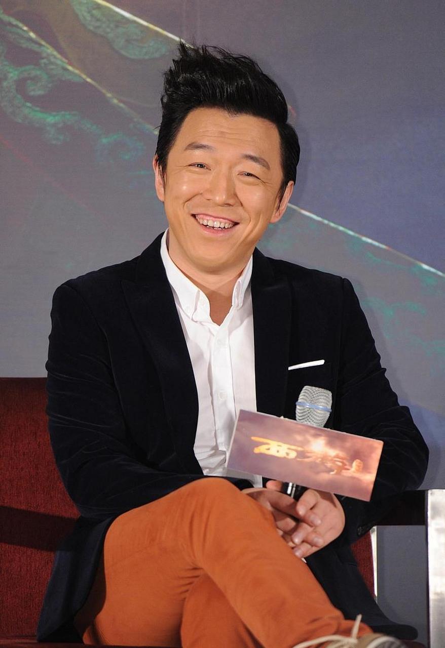 在一次青年电影节上,姜文被黄渤呛到:"这么严肃的电影节,你怎么来了?