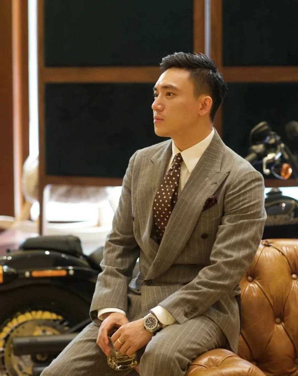 三十岁过后,请多穿西装 衣着得体是成熟男人的标配[泡泡枪] 而西装