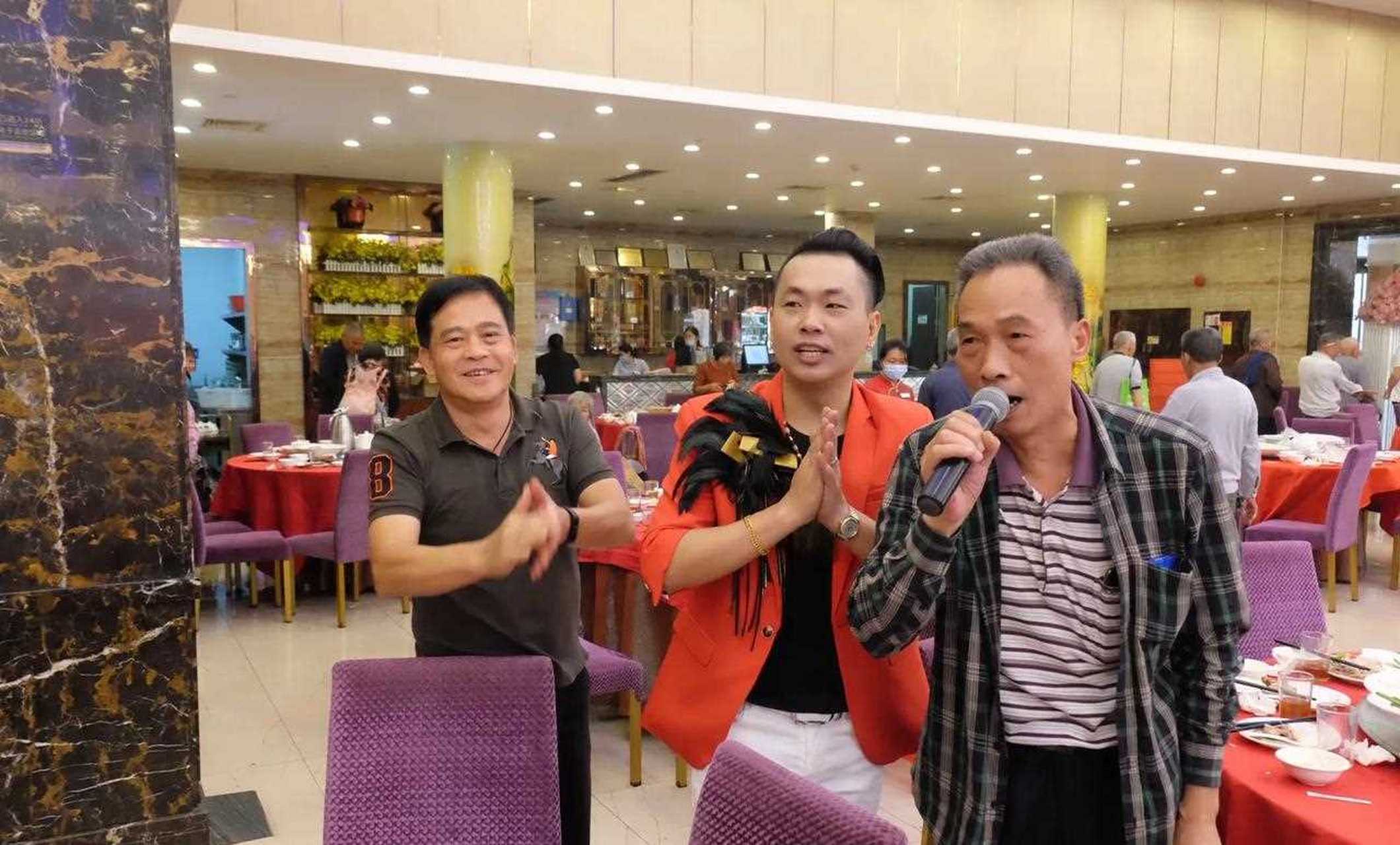 广州竹溪酒家今天上午在佛山南海店举行第十四届爱老敬老联欢午宴,共