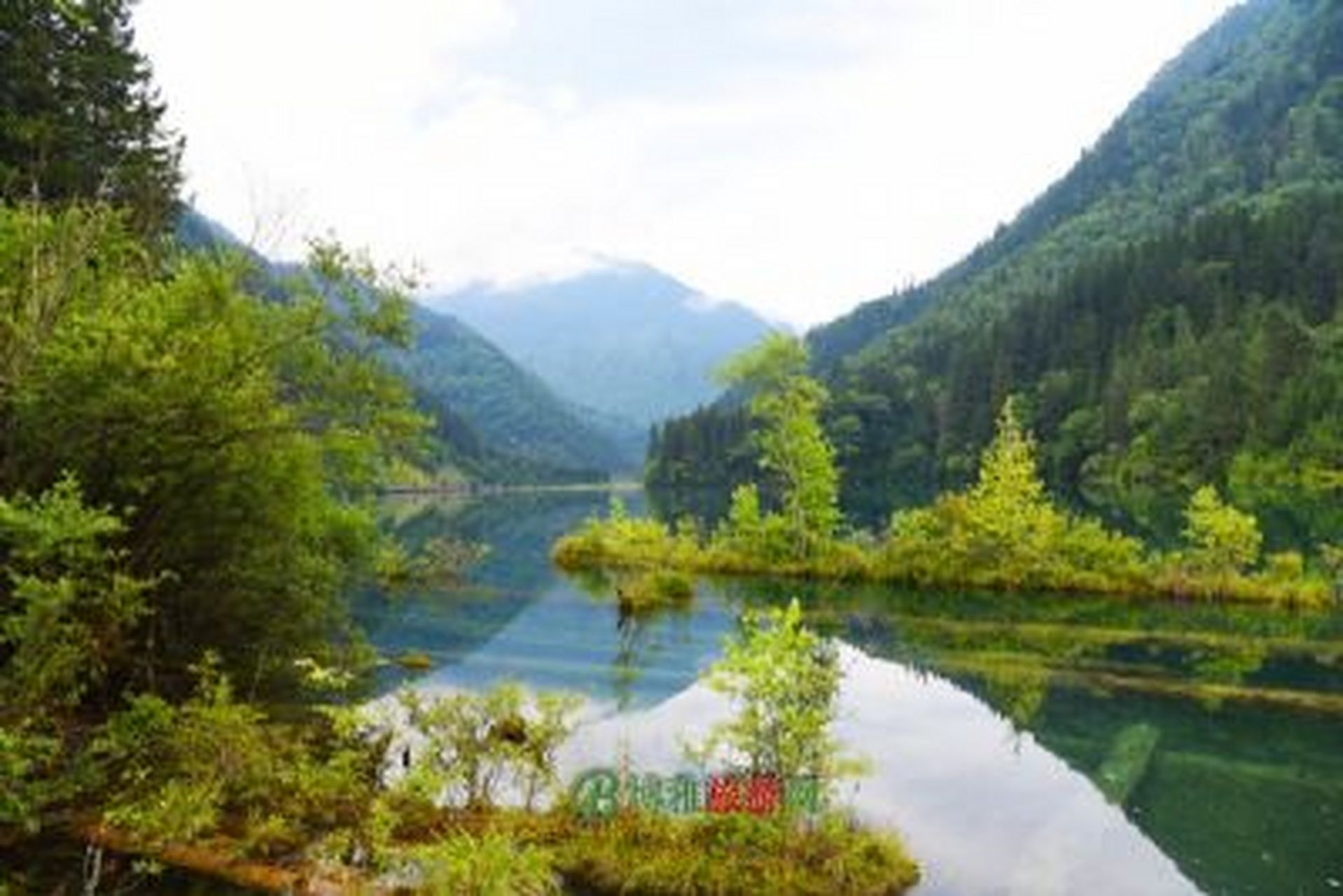 舍得酒文化旅游区位于射洪县沱牌镇(原柳树镇),地处世界白酒酿造核心