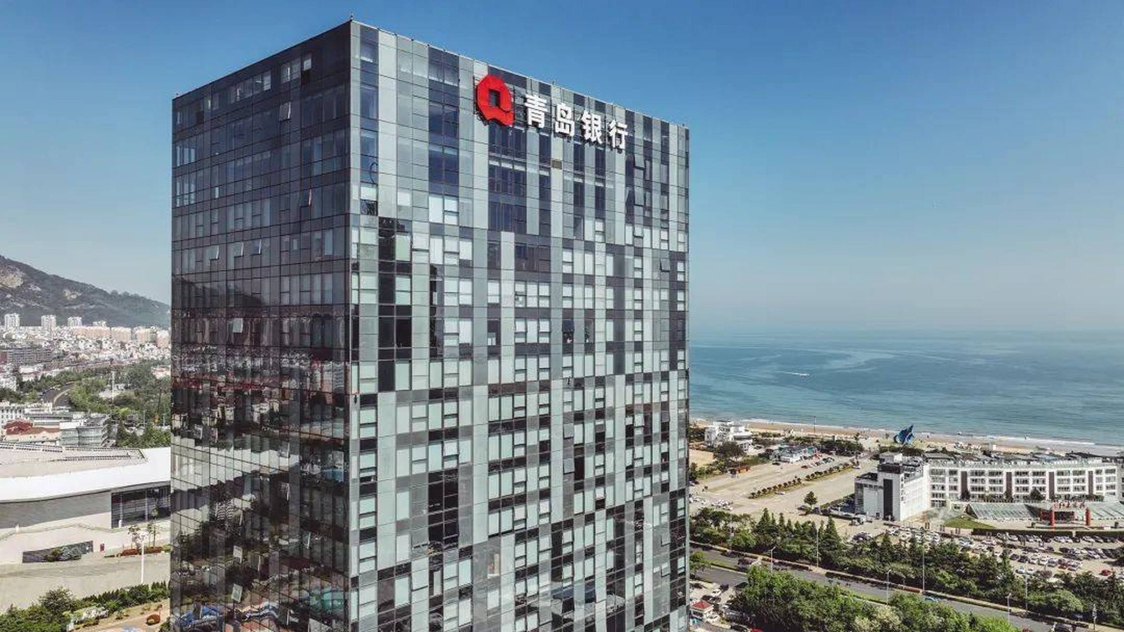 利他的服务信仰  2012年伊始,青岛银行推出了国内首个城商行服务品牌"