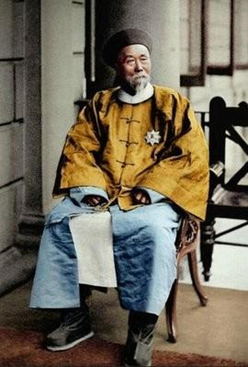 1916年,晚清首富盛宣怀逝世,留下1000万两白银和折合人民币数百亿元的