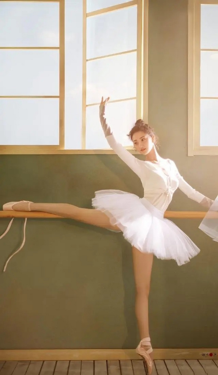 景甜年轻时候颜值真高,跳芭蕾舞白净灵动,不愧是人间富贵花