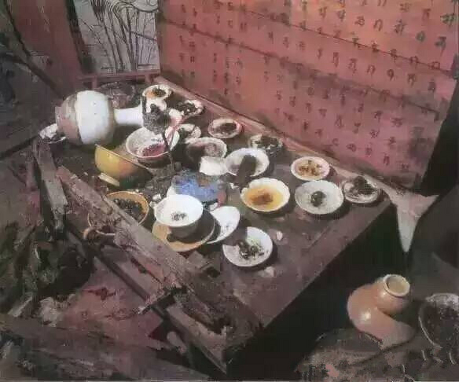 1993年,河北宣化的辽代张文藻墓发掘现场,当墓室被打开时,壁画鲜艳,木