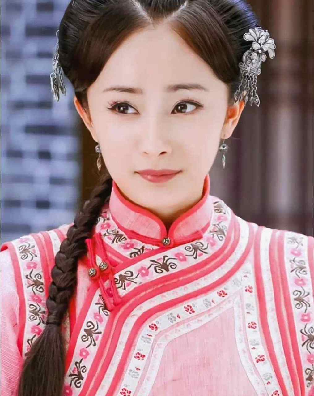 杨幂在《宫》里面饰演的洛晴川古灵精怪的,真的很惊艳啊!