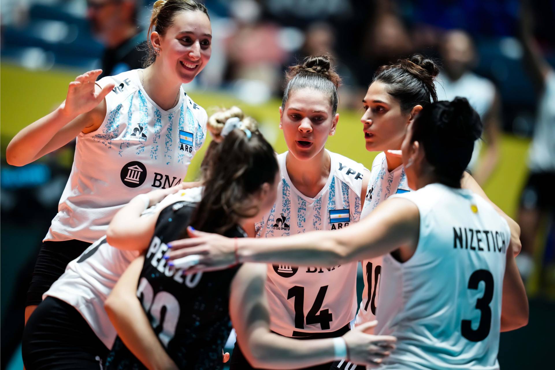 奥运资格赛:阿根廷女排3-0击败比利时女排取得首胜  #女排# 北京时间9