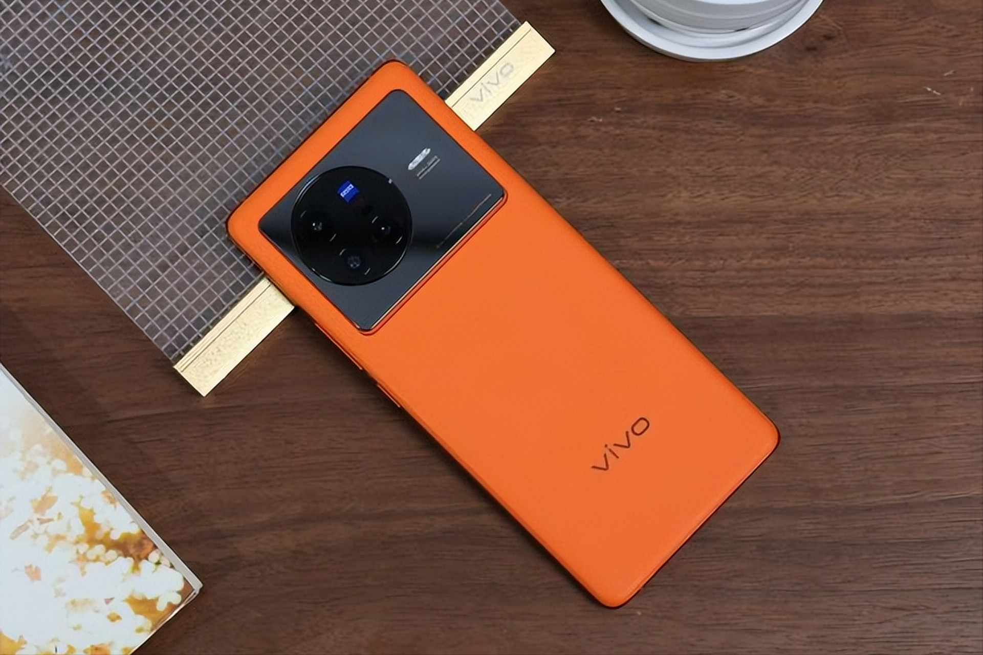 vivo x80是完全采用天玑9000处理器的机型,这颗处理器可是当下的