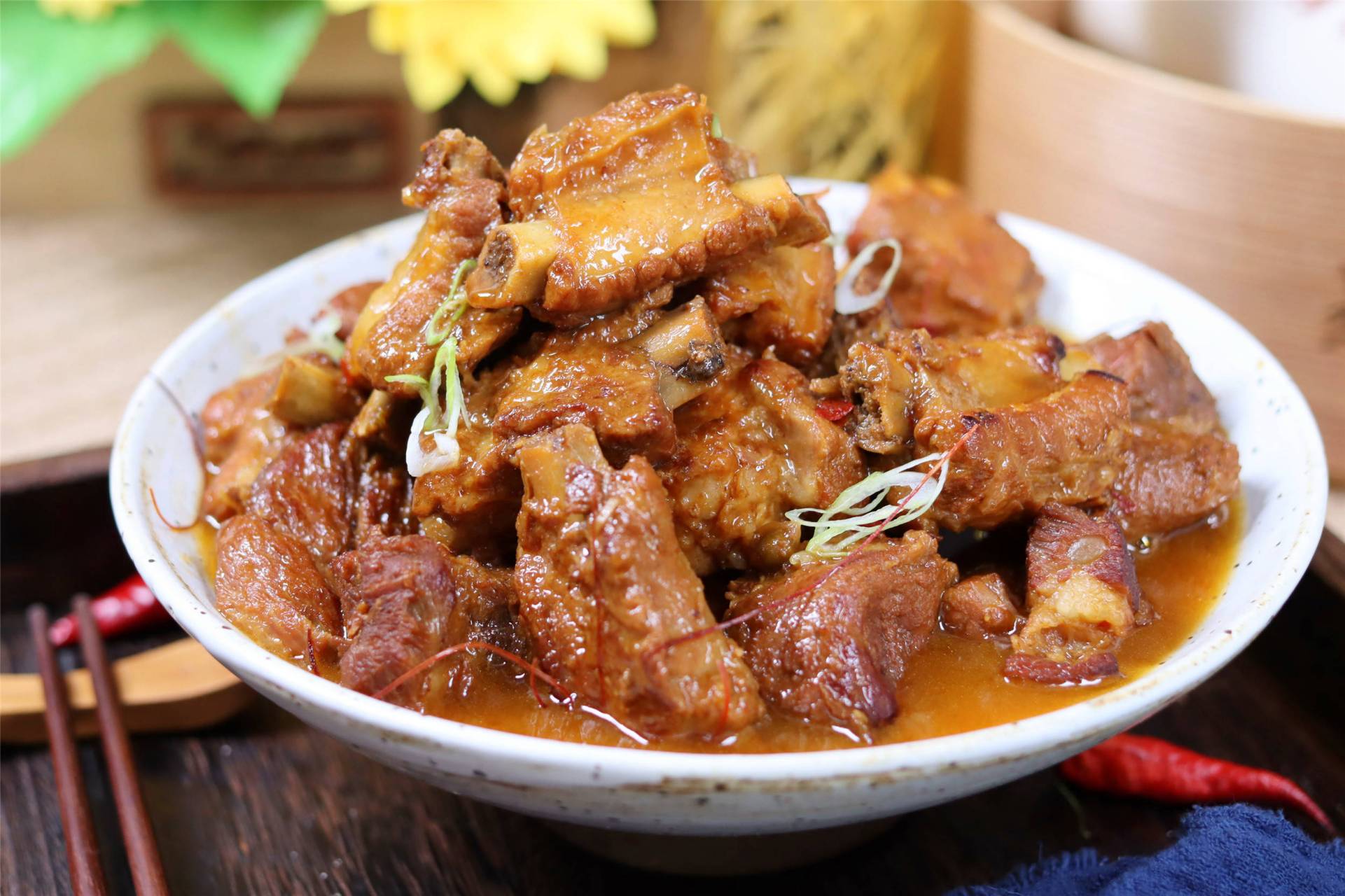 下面简单介绍一下麻辣排骨的做法.