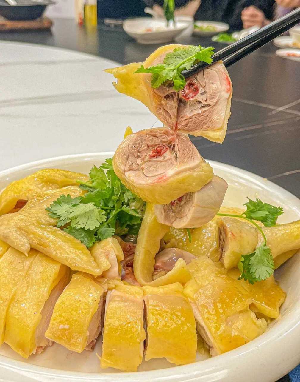 湛江必吃榜|总要为这口安铺鸡来一次湛江[大笑] 没有一只鸡能活着走出