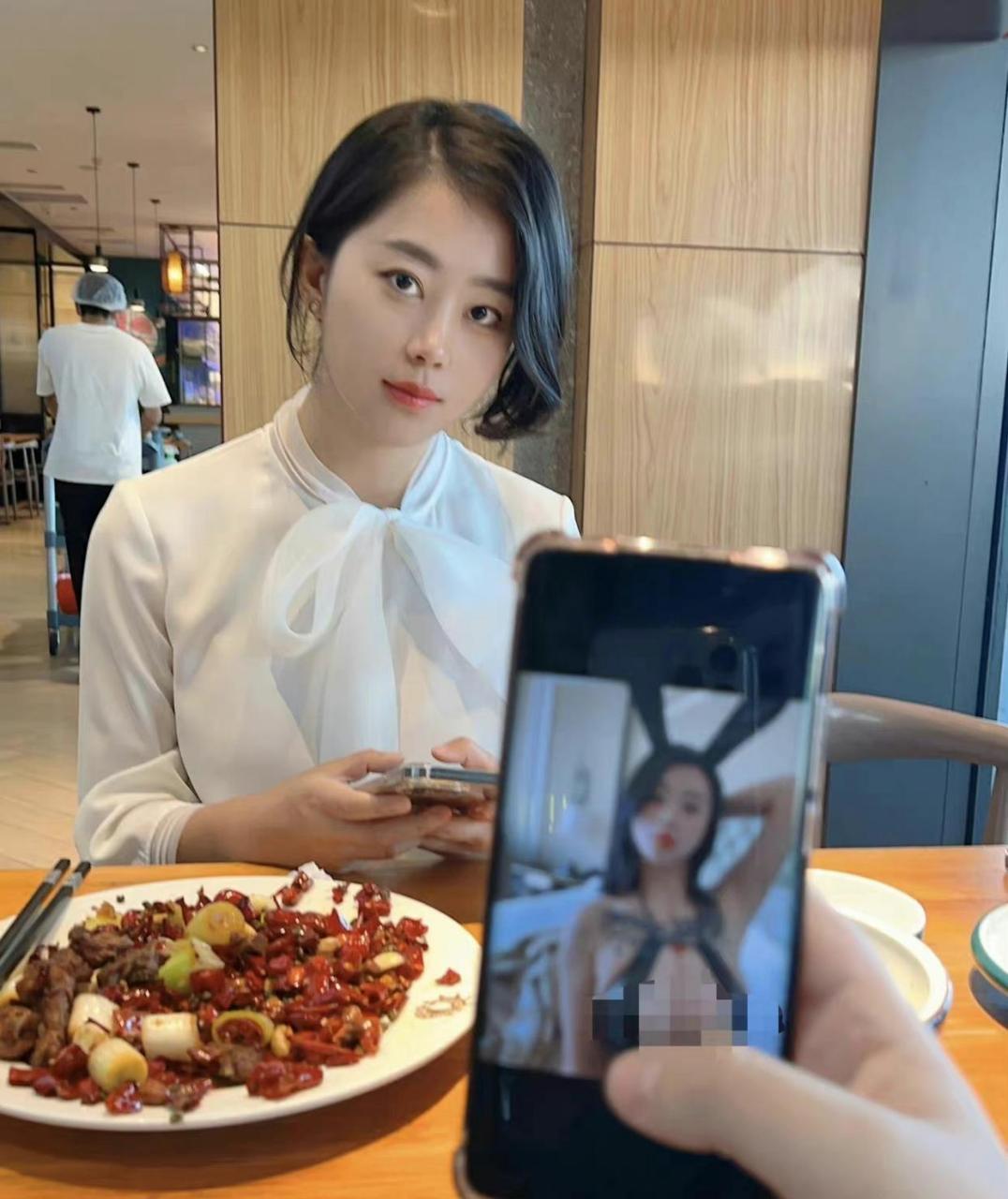 网友:终于见到张老师了,看不到纹身,还真有点认不出来[哟]