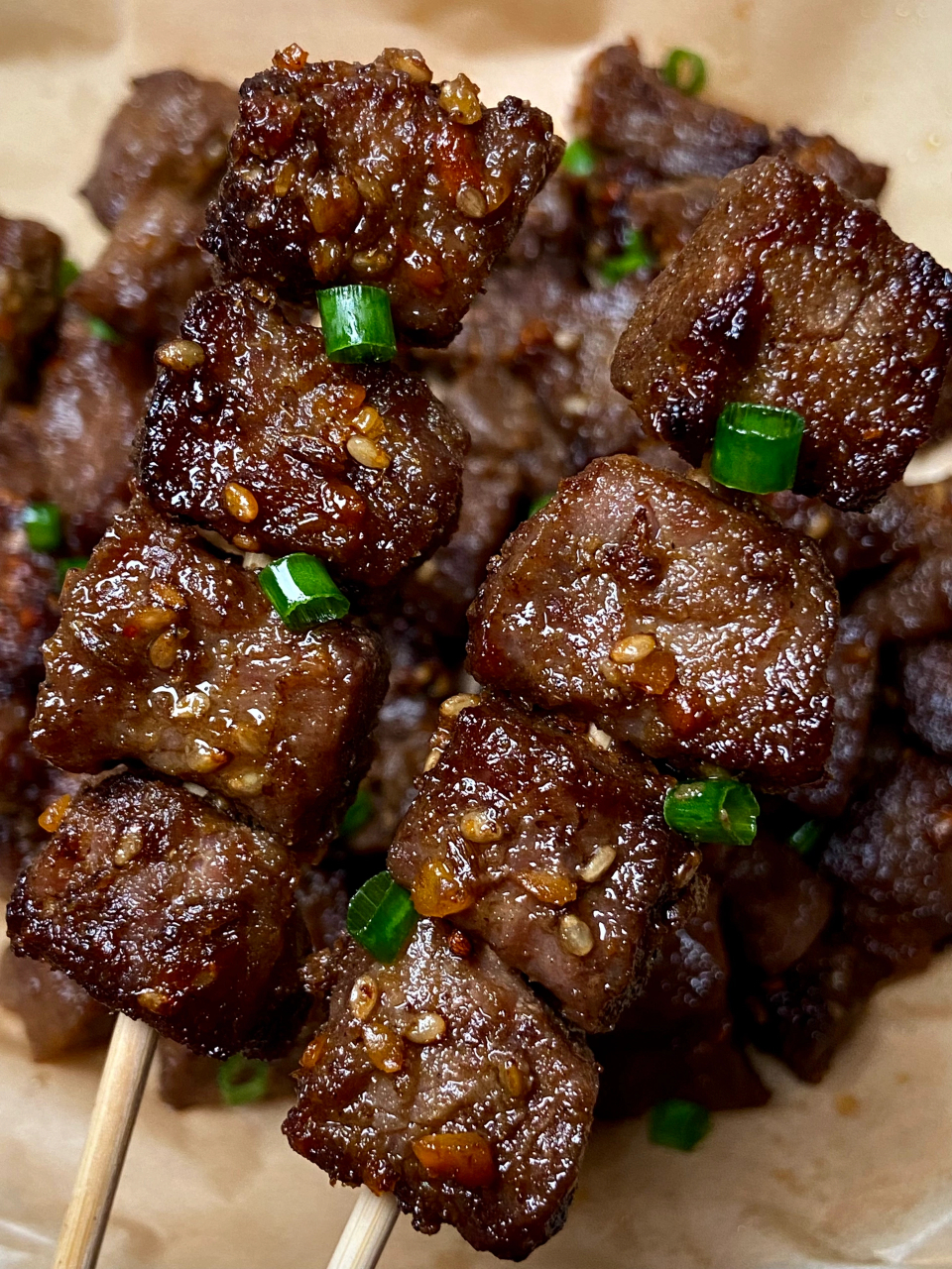 麻辣的空气炸锅孜然牛肉粒一上桌就炫到我了,巨好吃!