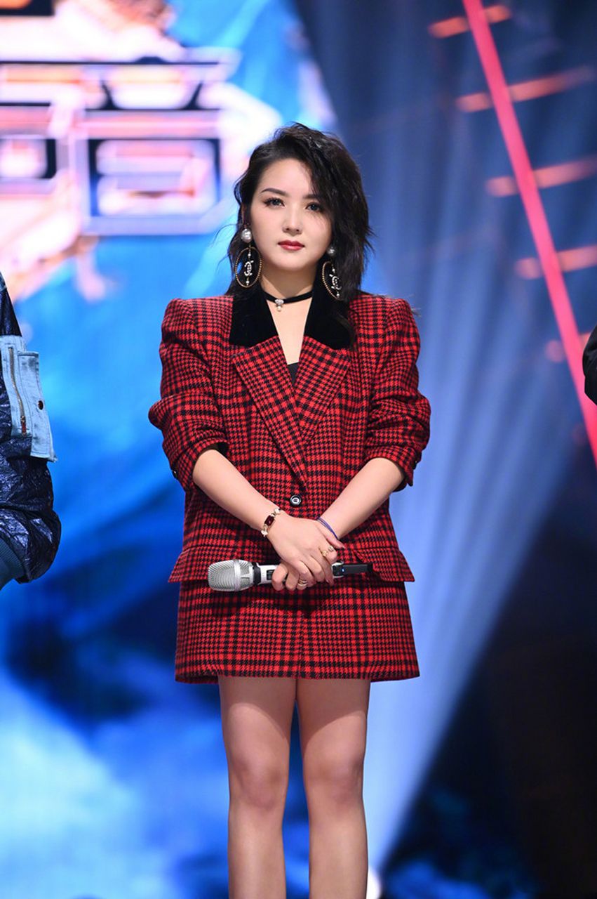 如今的何洁360度大转变,跟曾经的她简直就像是两个人,瞬间就回到了