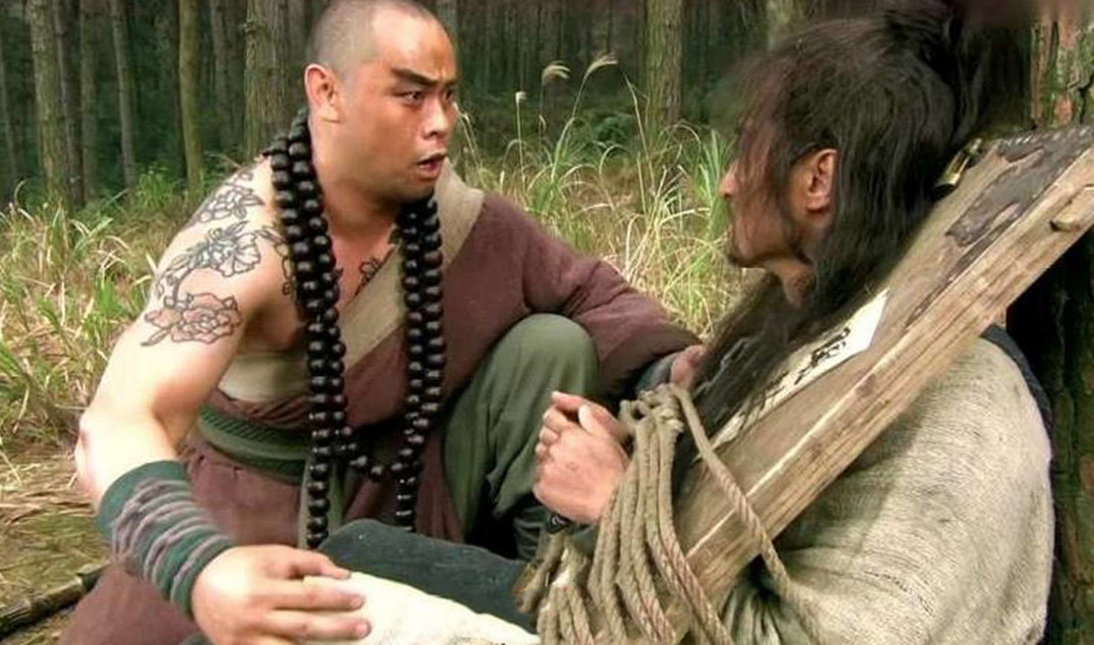 水浒传解读# 在野猪林,若不是鲁智深相救,林冲早被薛霸一棍结果了.