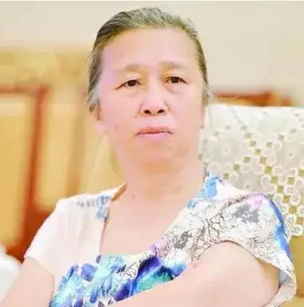 照片上这位看上去有点霸气和威严的女大校,名叫粟惠宁,而她还粟裕大将