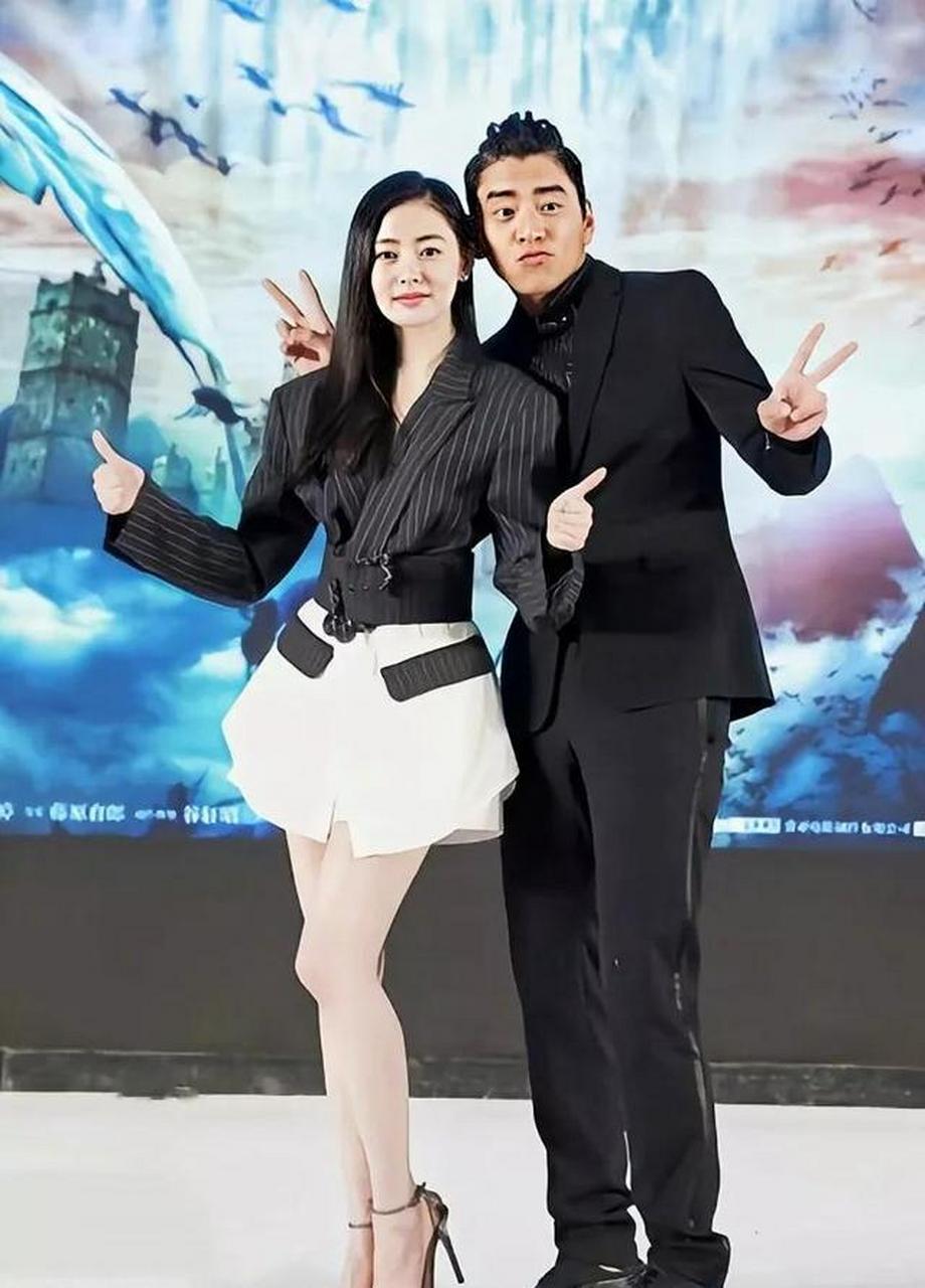 明星俏佳人:王大陆和张天爱出席活动,看上去还挺般配