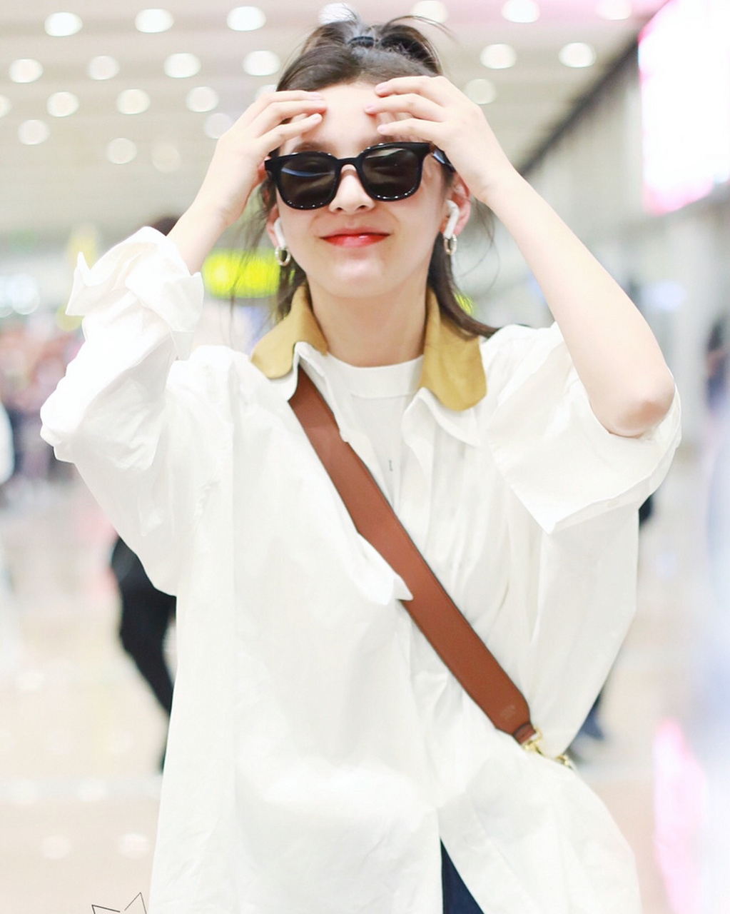 章若楠私服穿搭 白衬衫配高马尾青春无敌 楠朋友章若楠的日常私服look