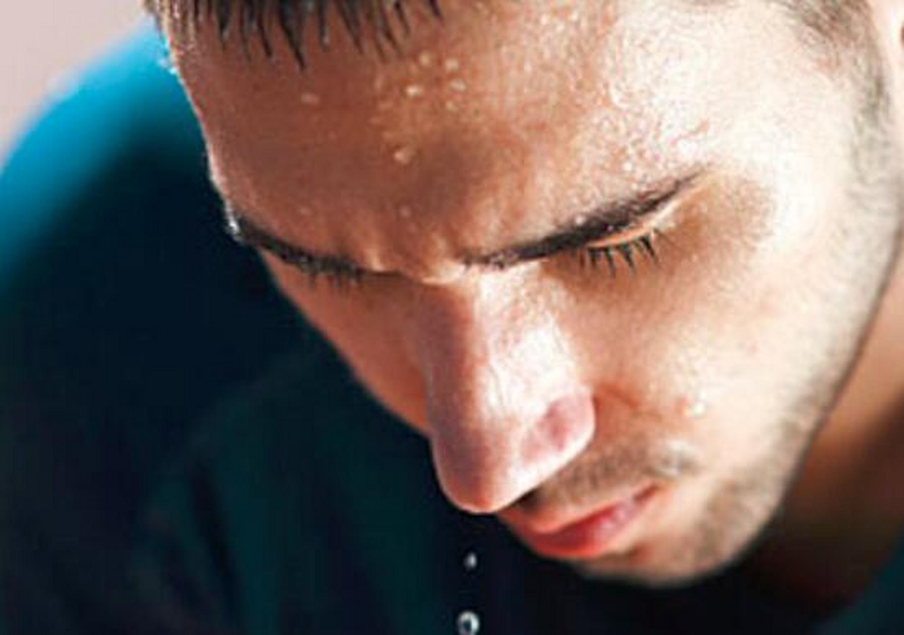 夏天出汗多,天气炎热,本身就是正常呀,其实夏天出汗是好事,可以把