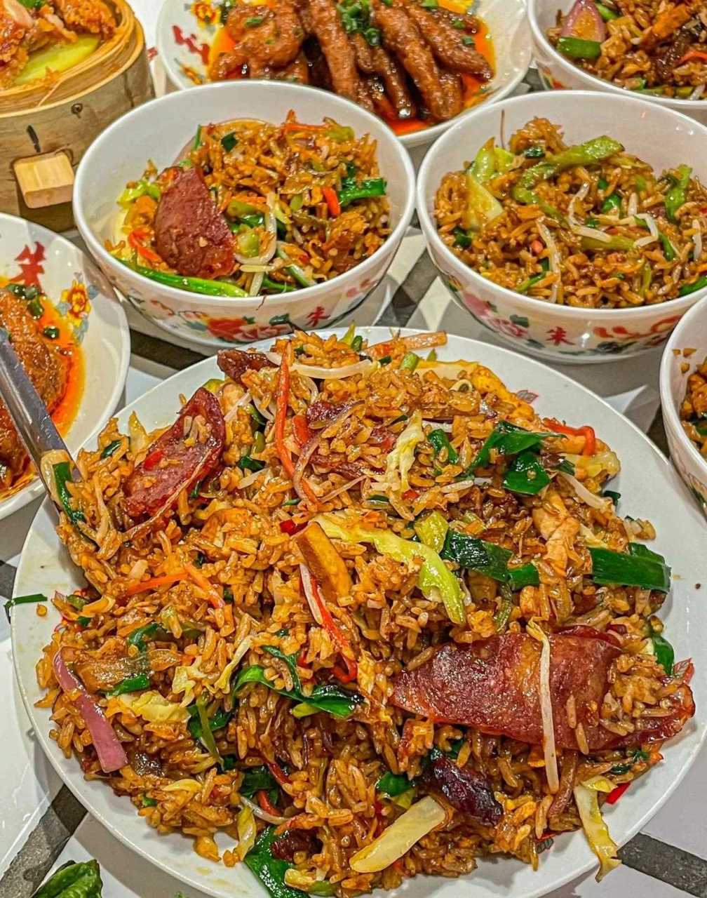 [呲牙]怎么会有乱劈柴炒饭这么好吃的饭!