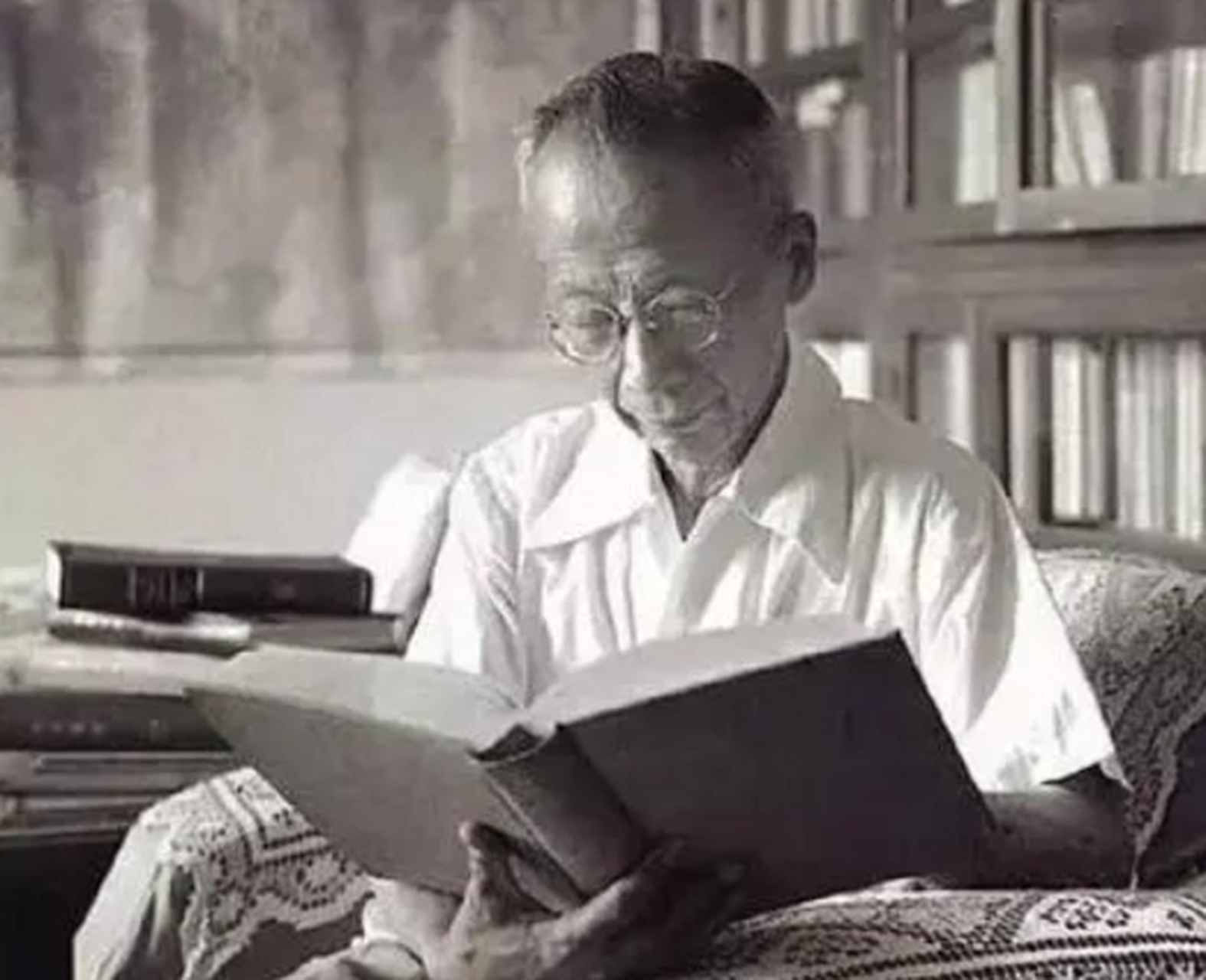 "竺可桢听后一脸疑惑:"我不认识张侠魂啊.