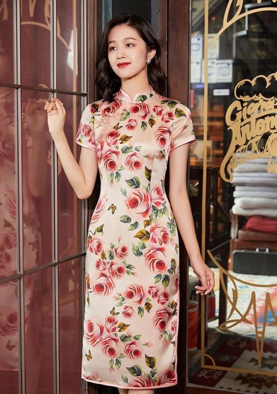 优雅美女玫瑰花高开叉旗袍写真