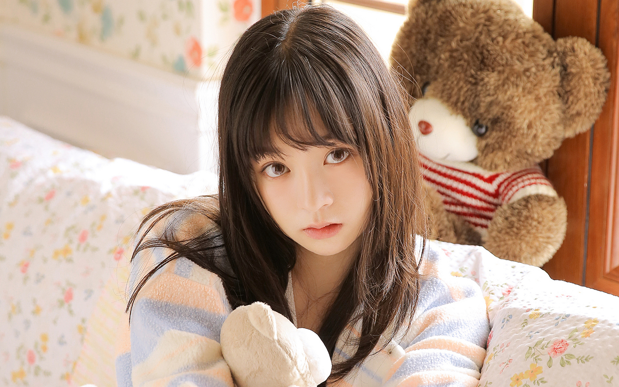 除了脾气变得柔软以外,姿态也会变得柔软,如果两人之间出现了什么误会