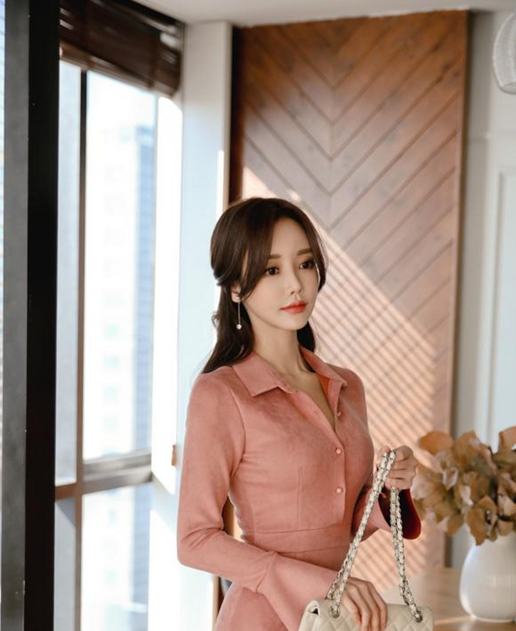 孙允珠:浅粉蜜饯亮丝麂绒小清新衣裙写真[互粉]