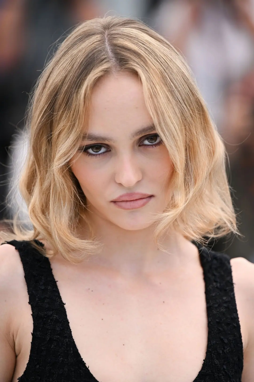 lily rose depp近日接受采访时表示,《偶像漩涡(the idol)》产生争议