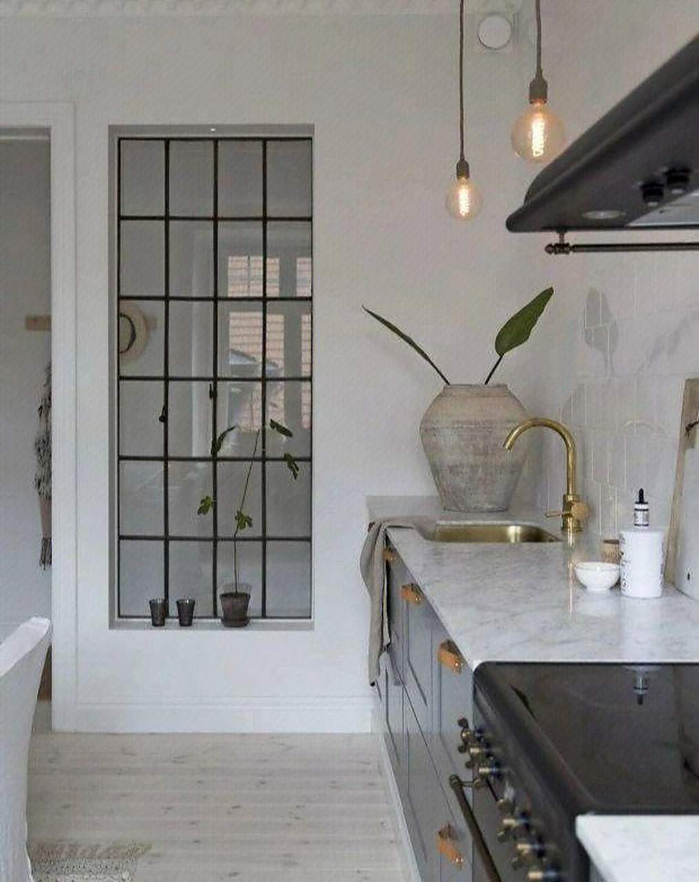 [照相机] 这还不是窗户界的天花板吗 [照相机]  最常见的格子窗分为