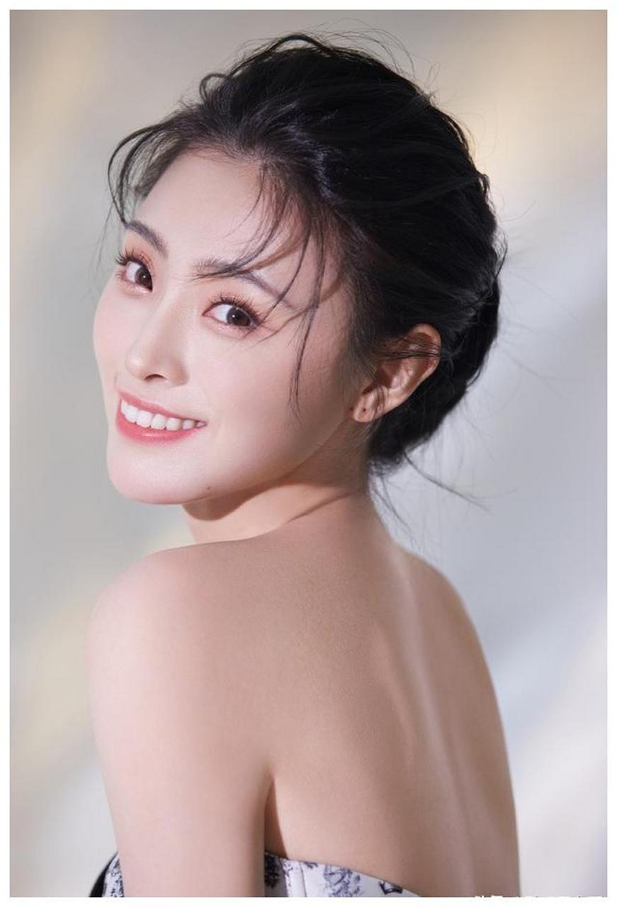 北京电影学院98年美女演员张新童美照欣赏