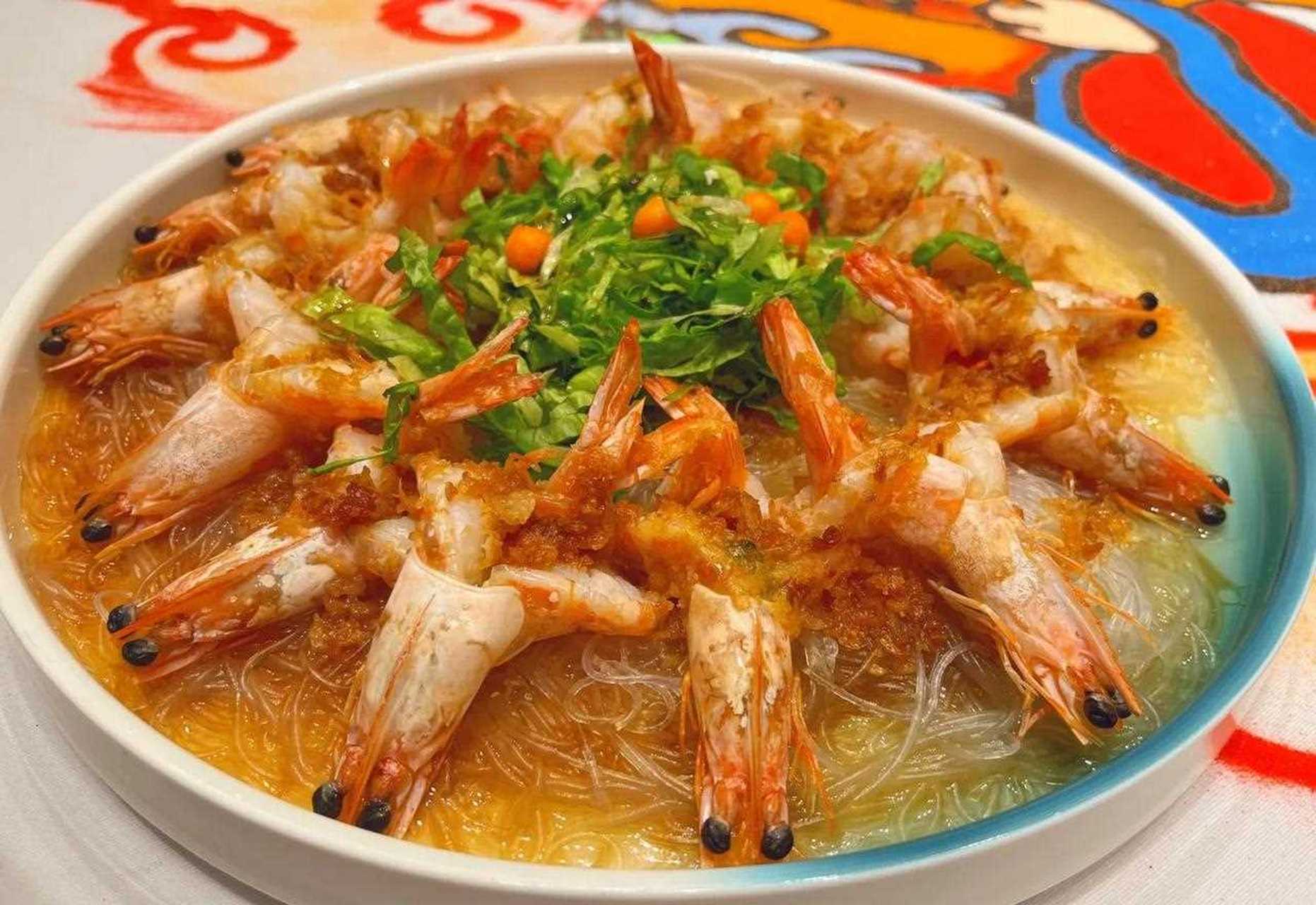 红焖南湾大鱼头,灌汤脆皮鸭,麦香铁棍山药,粉丝开边虾… 今晌午,在